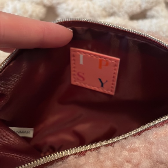 Ipsy bag - Picture 4 of 5